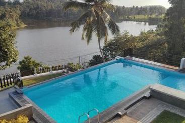 هتل Lotus Villa Holiday Resort