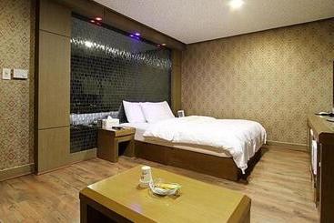 汽车旅馆  Q Chuncheon