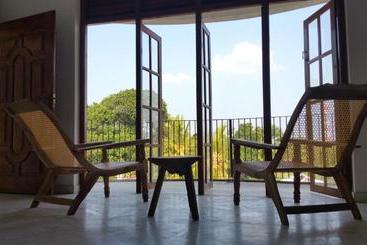 فندق صغير Hitchhike Backpackers