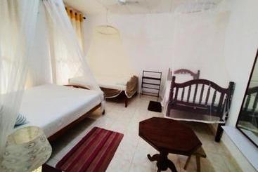 تختخواب و صبحانه Kadolana Guest House