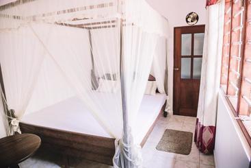 تختخواب و صبحانه Kadolana Guest House