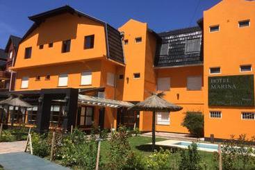 호텔 Marina