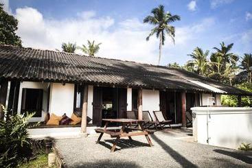 בית מלון כפרי Surf Lanka