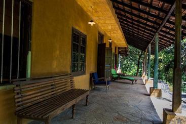 استراحتگاه The Kandy Samadhicentre