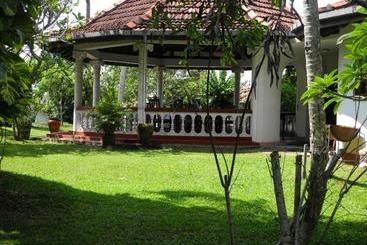 Top Of The Hill Guesthouse