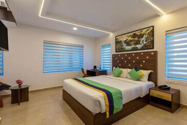 בית מלון כפרי Treebo Vsaffron Regency,punnamada Lake