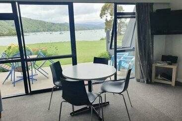 Bay Vista Waterfront Motel