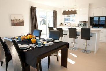 B&b @ Number Ten