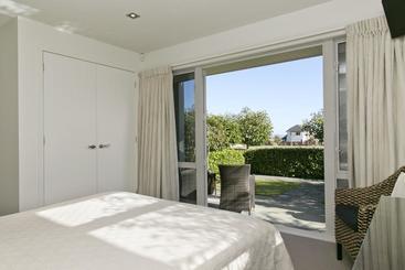 B&b @ Number Ten