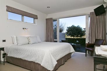 B&b @ Number Ten