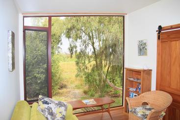 تختخواب و صبحانه Misty River Retreat