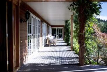 تختخواب و صبحانه Silver Peaks Lodge