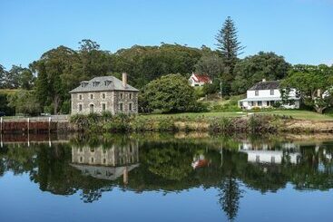 تختخواب و صبحانه Stone Store Lodge