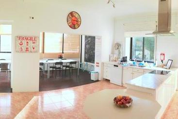 Cascais Cool Hostel Suites & Pool
