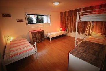 Cascais Cool Hostel Suites & Pool
