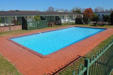 Colonial Court Motel