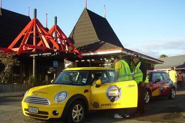 هتل Orana Motor Inn & Restaurant