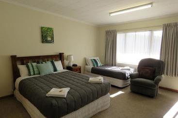 Yarrow Motel