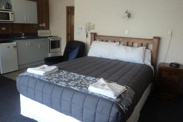 Yarrow Motel