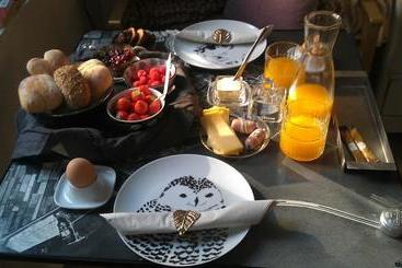 تختخواب و صبحانه Hide&sleep