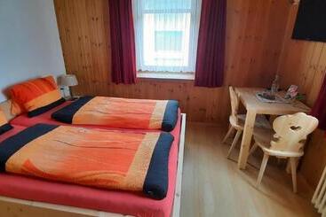 فندق Garni Alpenrose   Grusaida