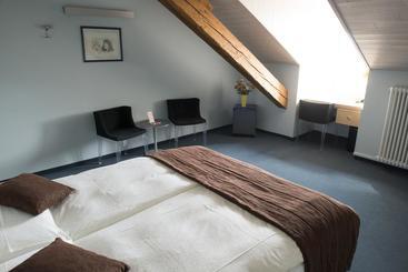 ホテル Hôtel Le Funi De Cossonay