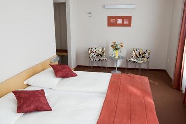 ホテル Hôtel Le Funi De Cossonay