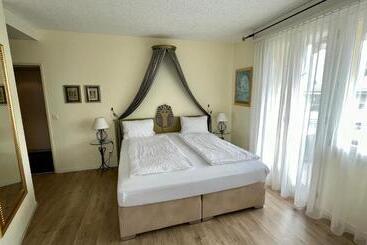 Отель Movieworld