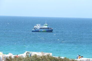 Supertubos Beach Hostel