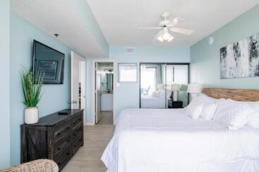 아파트호텔 Beachfront Condo Balcony Pools Spacious Sauna