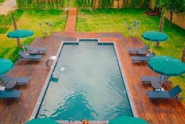 בית מלון כפרי Palm Bungalov