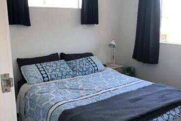 Пансион The Green Guesthouse   Semi Rural Family Unit Lower Hutt