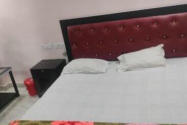 Oyo 81285 Hotel Chanda