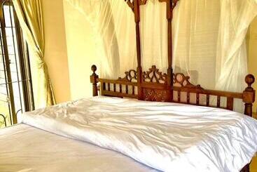 פנסיון Wenzi Luxury Homes