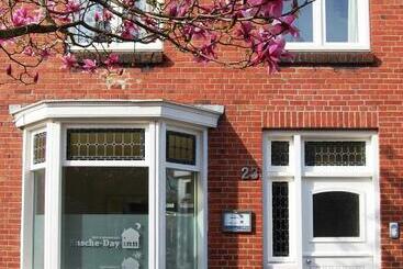 تختخواب و صبحانه Ensche Day Inn