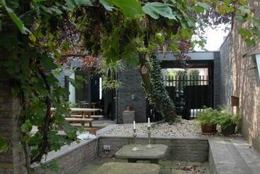 مبيت وإفطار Het Blauwe Huis