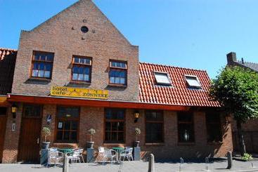 هتل Cafe 't Zonneke