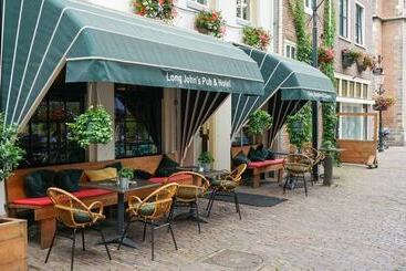 فندق Long John S Pub &