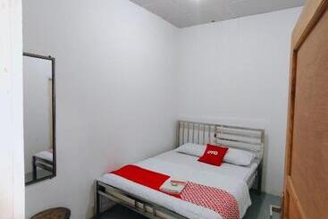 ペンション Motel Penginapan Sartika