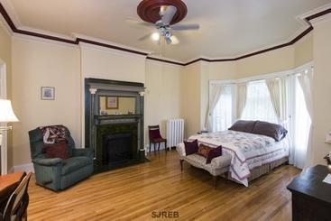 A Tanners Home Inn Bed And Breakfast