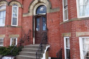 A Tanners Home Inn Bed And Breakfast