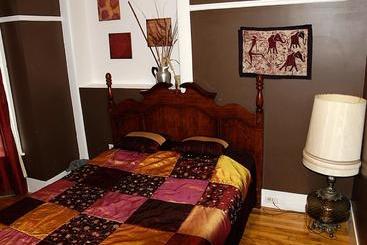 Auberge C Mon Inn Hostel