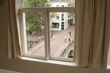 تختخواب و صبحانه Miauw Suites, Canal View City Centre