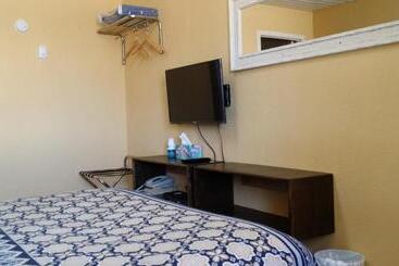 Century Ii Motel