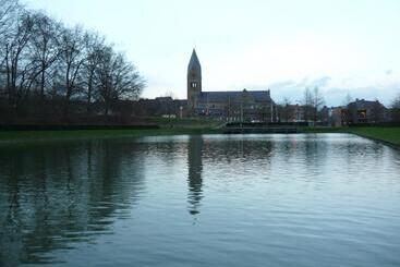 هتل Restaurant Les Jumeaux