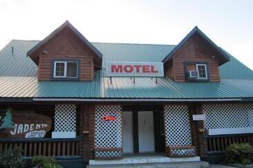 Jade Mountain Motel