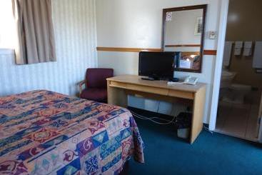 فندق على الطريق Kingsway Inn