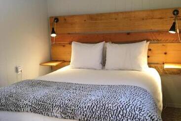 モーテル Pinewood Inn