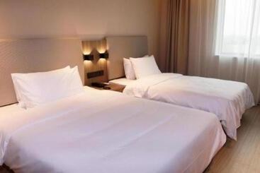 Hanting Hotel Qingdao Huangdao Wangtai Town