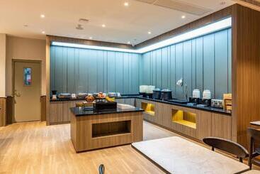 Hanting Hotel Wuhan Jiedaokou Metro Station